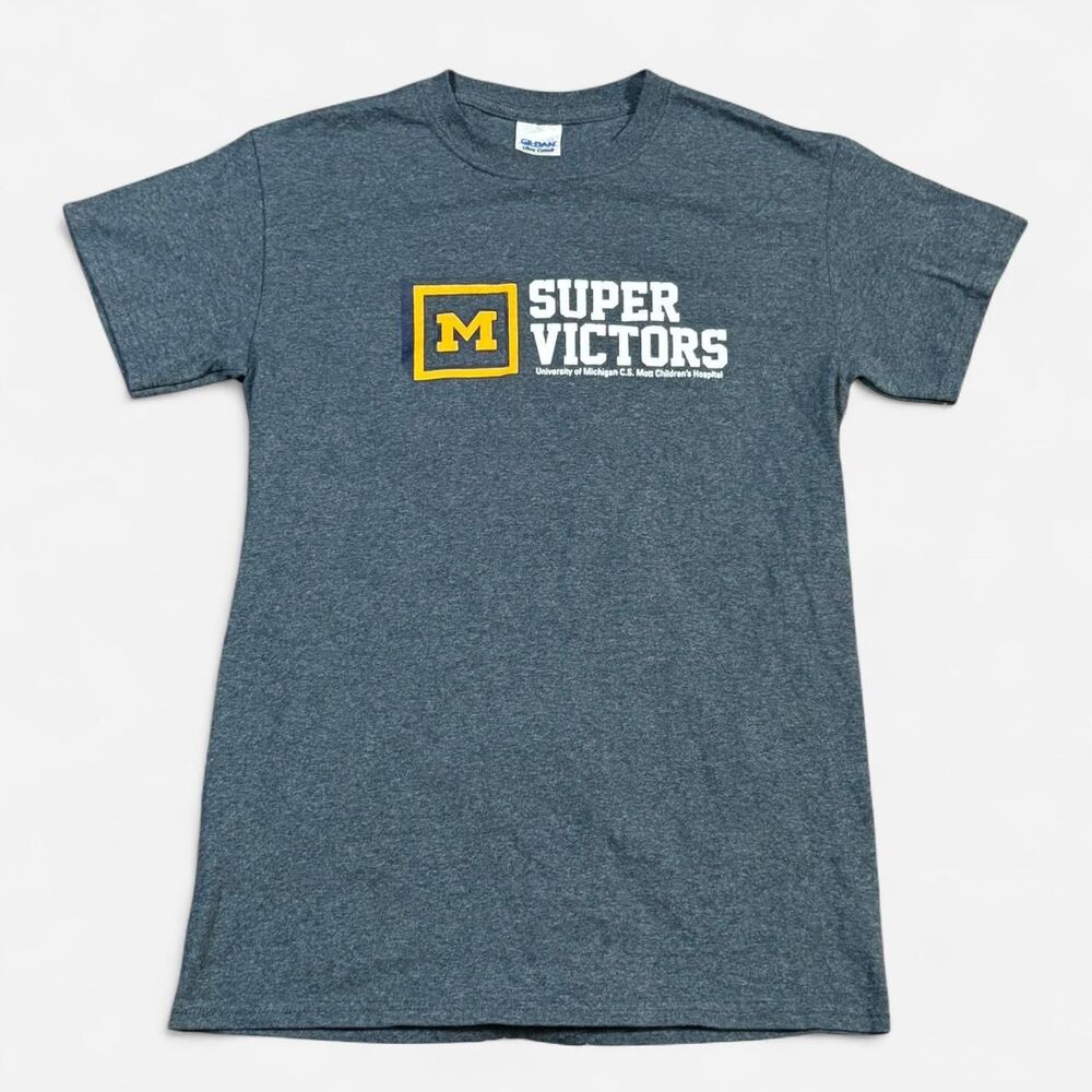 Gildan Super victors navy blue Small size (width 17in, length 25in) graphic T-sh